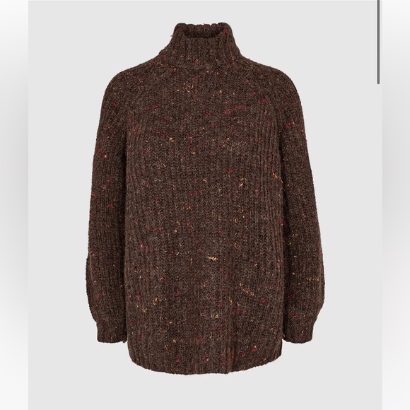 Minimum Sweater - Picture 2 of 4